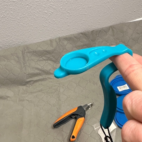 Dog Essentials Bundle Set Nail Clippers Tick Remover Treat Flicker Can Covers x3 - Picture 9 of 11